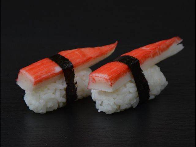 1475469042-timako-sushi-surimi-nigiri-krebsfleisch.jpg