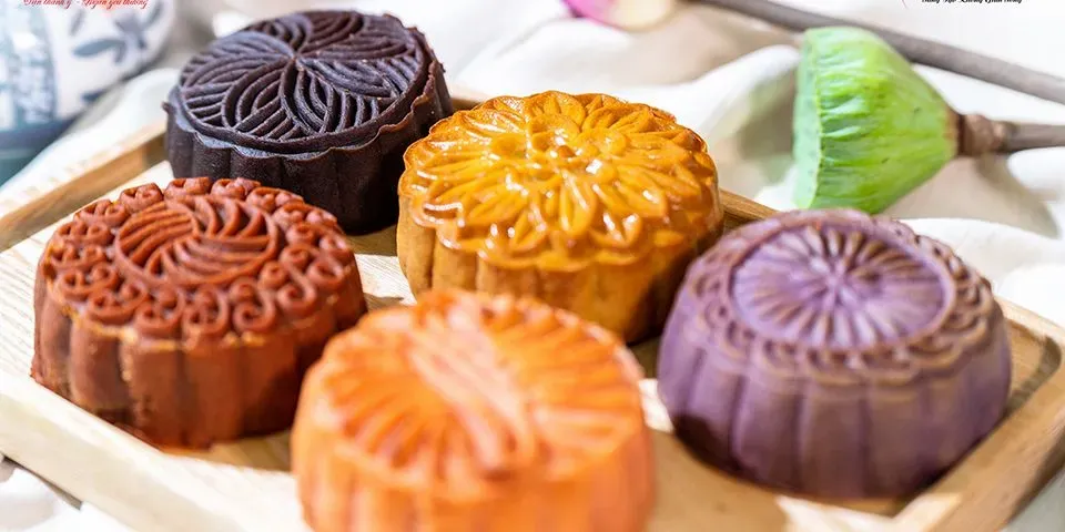 r_how-many-calories-are-in-mooncakes-filled-with-blueberries---17e1b48ad39936a6fa86aed8933f23ab.webp