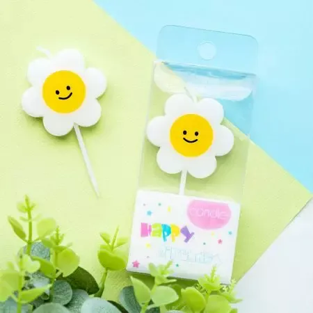 tairchu-little-daisy-flower-shape-cake-candl-for-picnic-party-1.webp