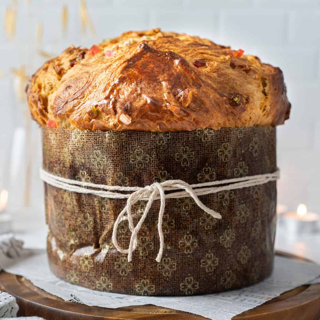 RC-Panettone-on-a-wooden-plate.jpg