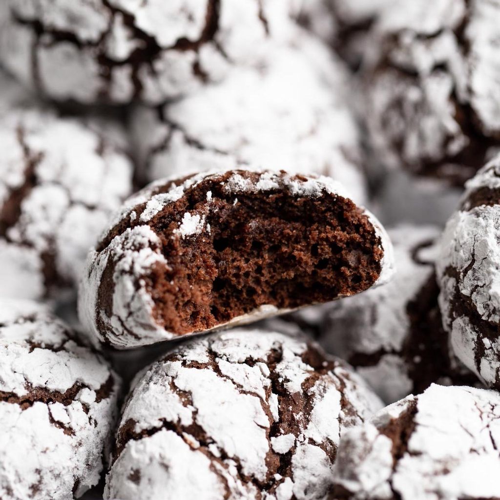 Chocolate-Crinkle-Cookies-1_new-s.jpg